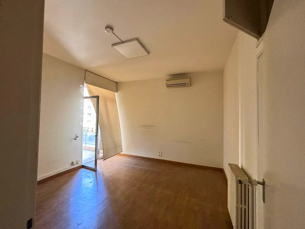 300 SQM Office For Rent in Badaro — الصورة 4