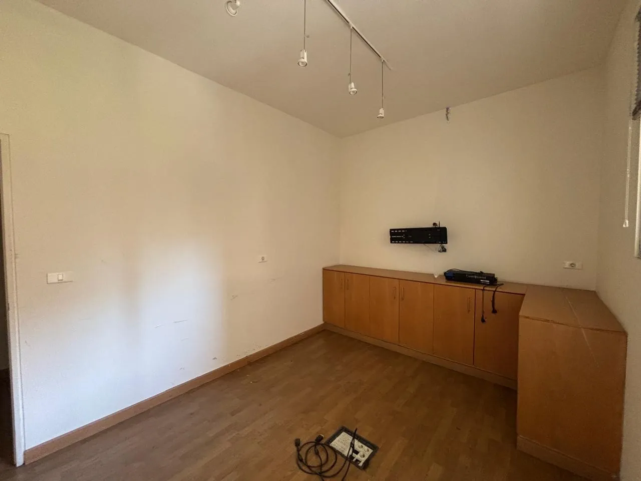 300 SQM Office For Rent in Badaro — الصورة 8
