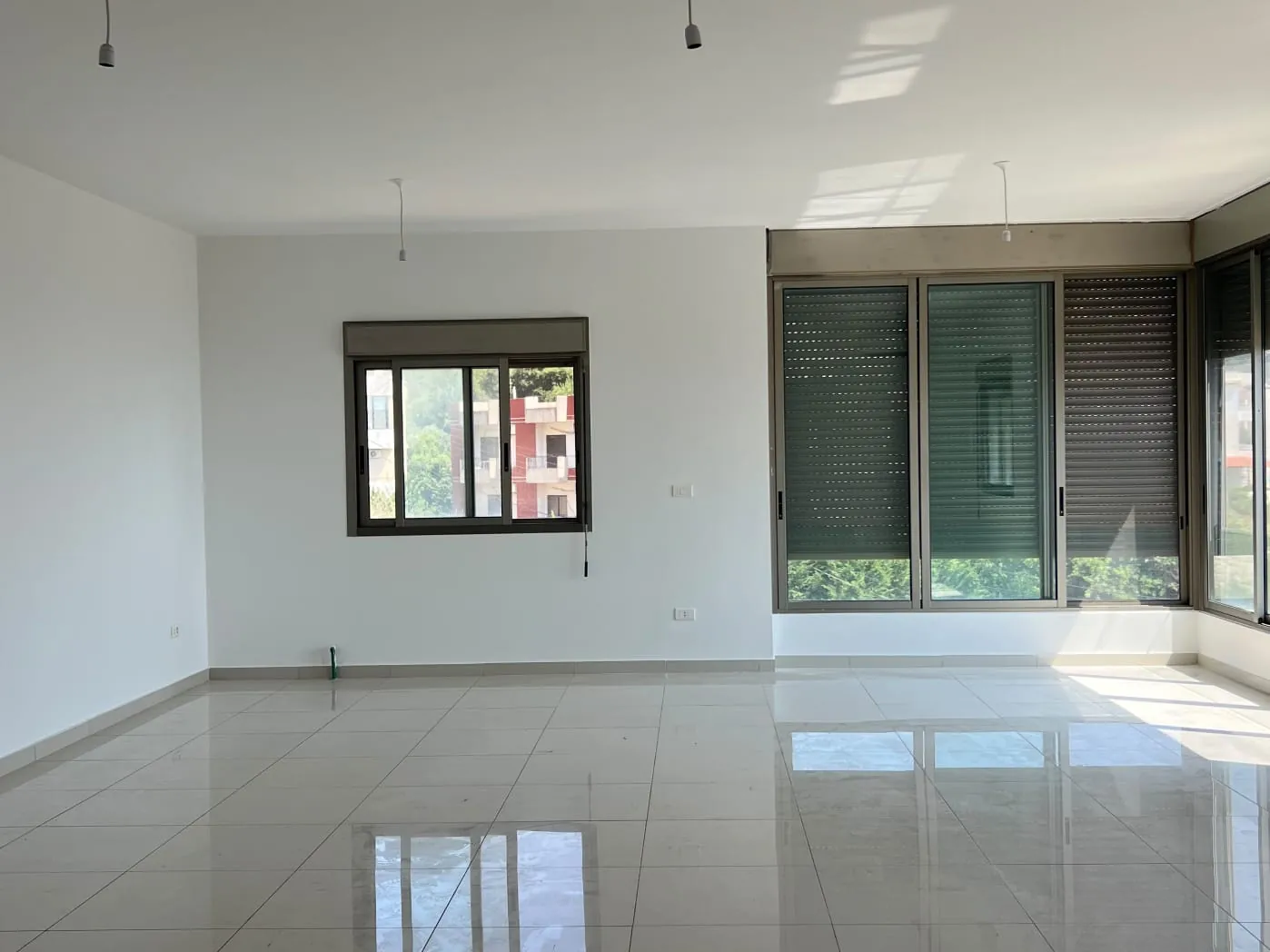 An Apartment With A Small Backyard For Sale in Jbeil — الصورة 2