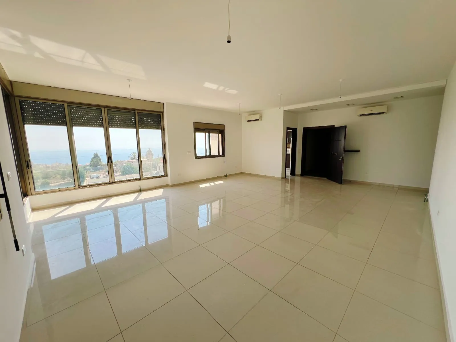 An Apartment With A Small Backyard For Sale in Jbeil — الصورة 3