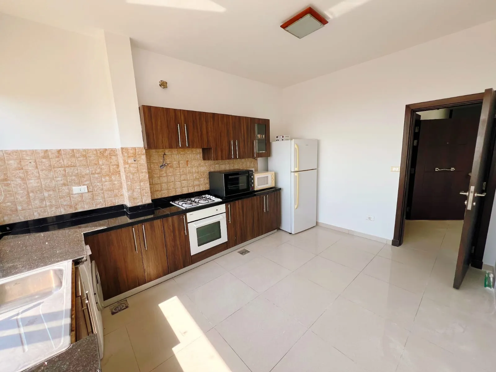 An Apartment With A Small Backyard For Sale in Jbeil — الصورة 5