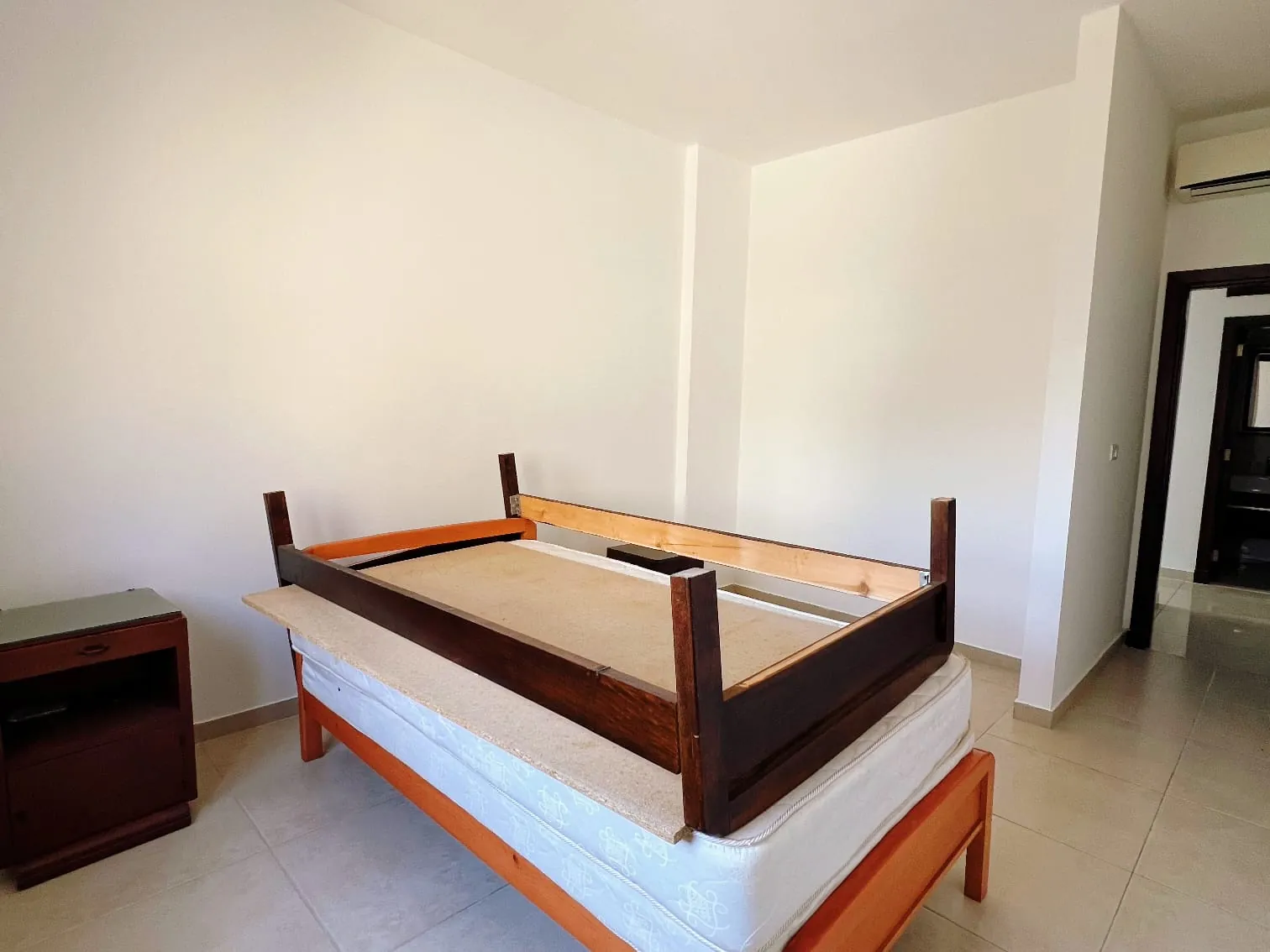 An Apartment With A Small Backyard For Sale in Jbeil — الصورة 6