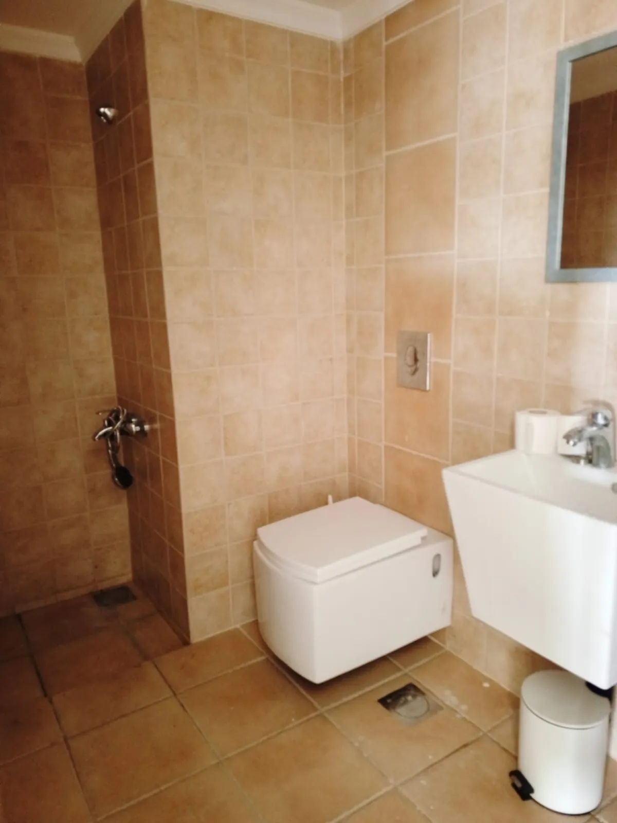 An Apartment With A Small Backyard For Sale in Jbeil — الصورة 8