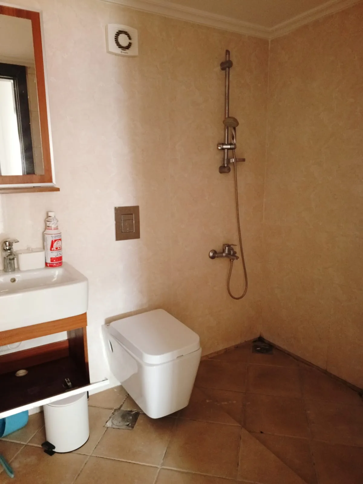 An Apartment With A Small Backyard For Sale in Jbeil — الصورة 9
