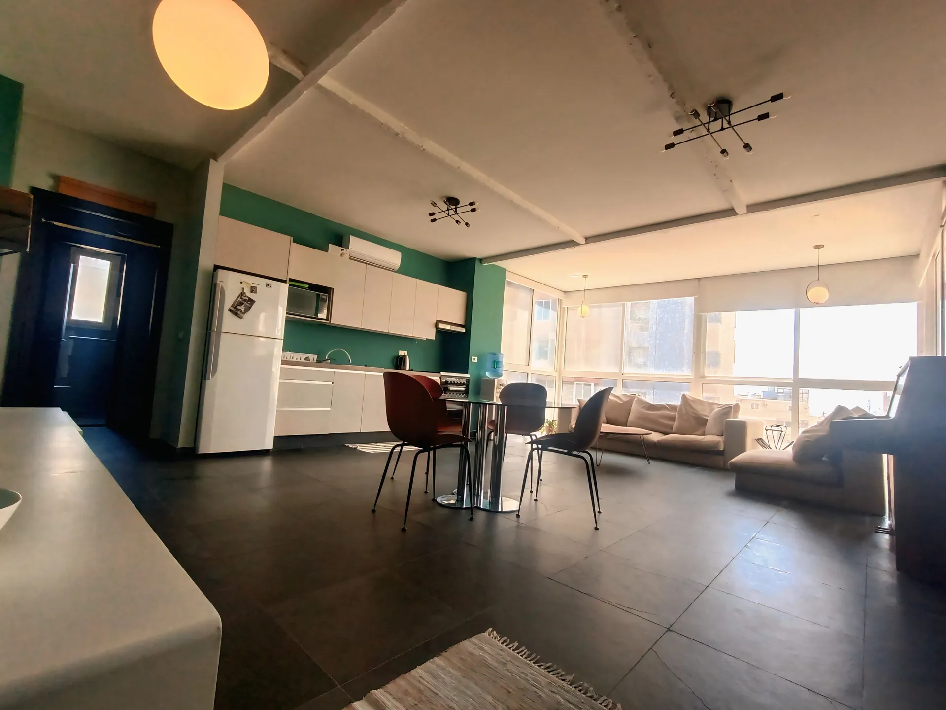 Charming & Furnished Apartment For Sale in Achrafieh, Sassine — الصورة 2