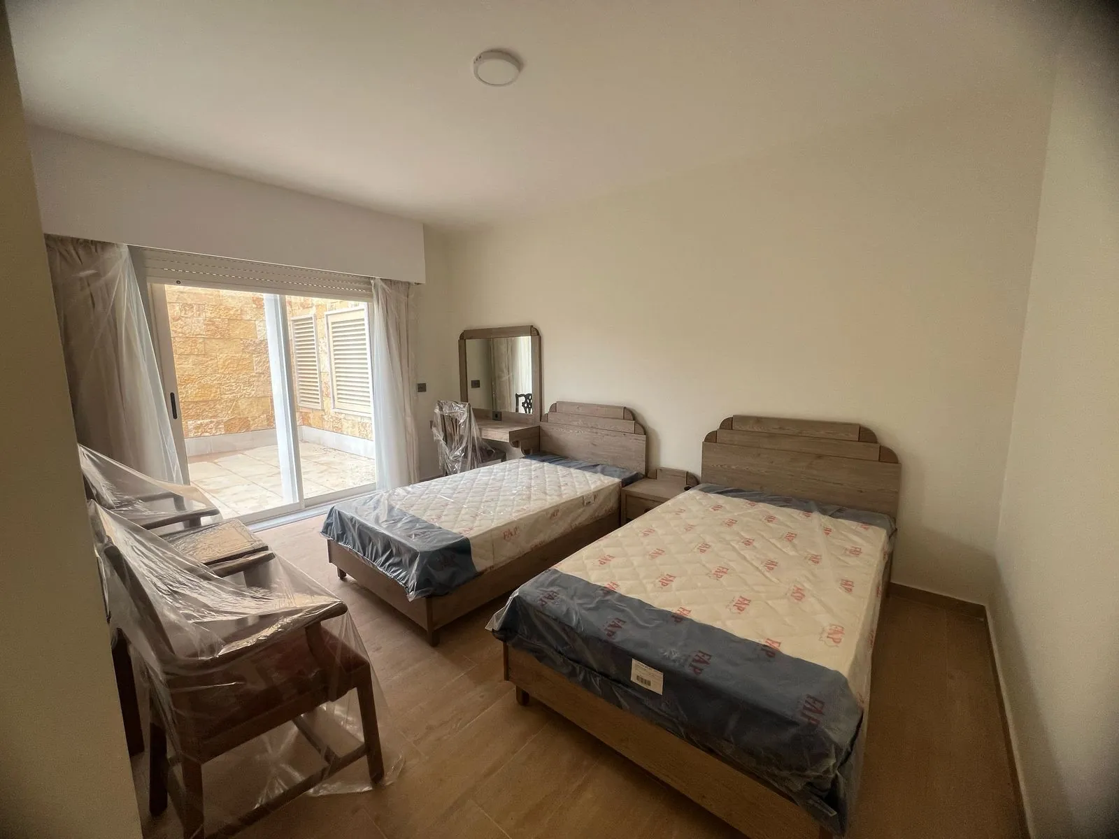 Spacious Chalet With Garden For Rent in Fakra Club — الصورة 10