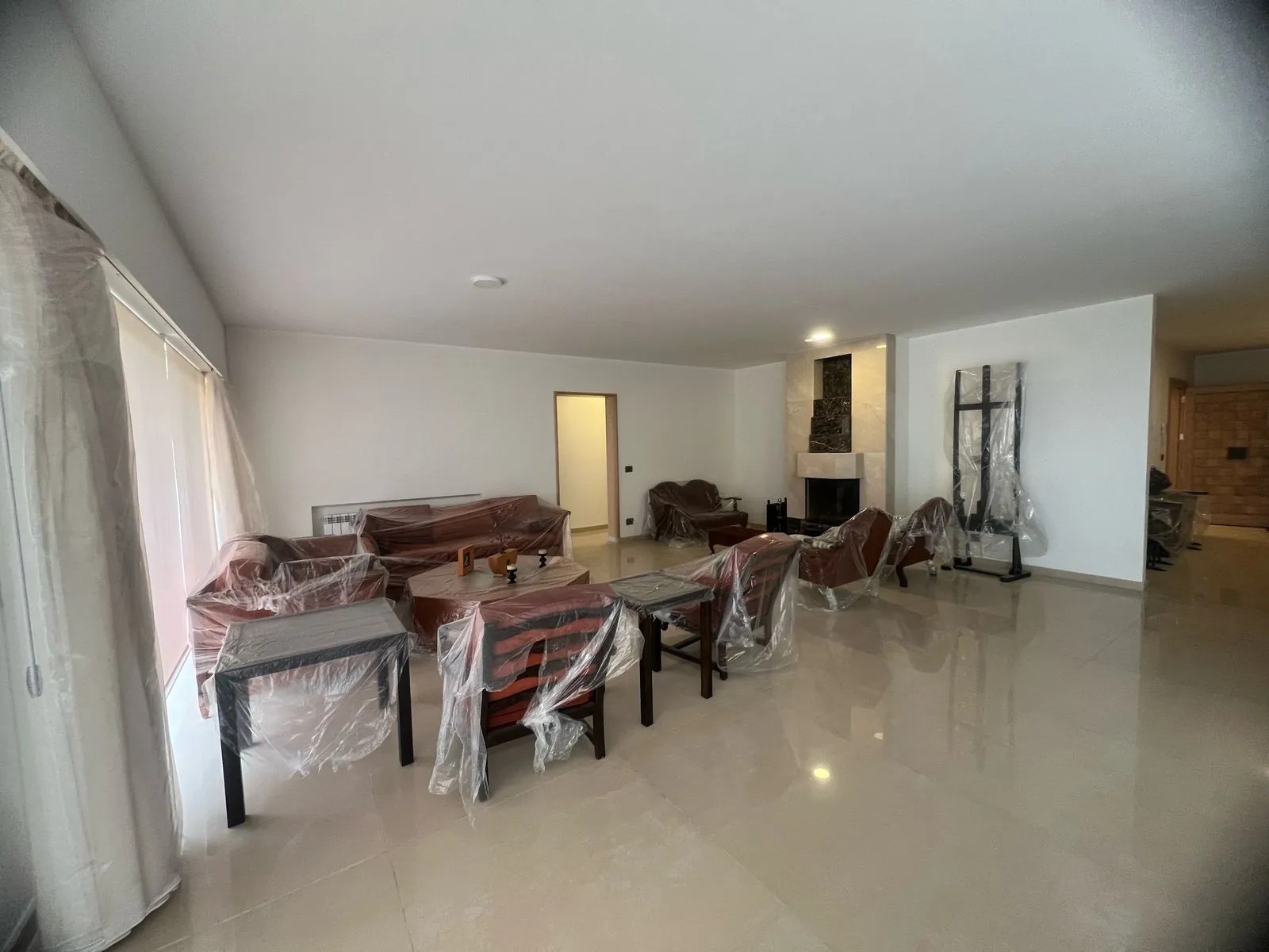 Spacious Chalet With Garden For Rent in Fakra Club — الصورة 2