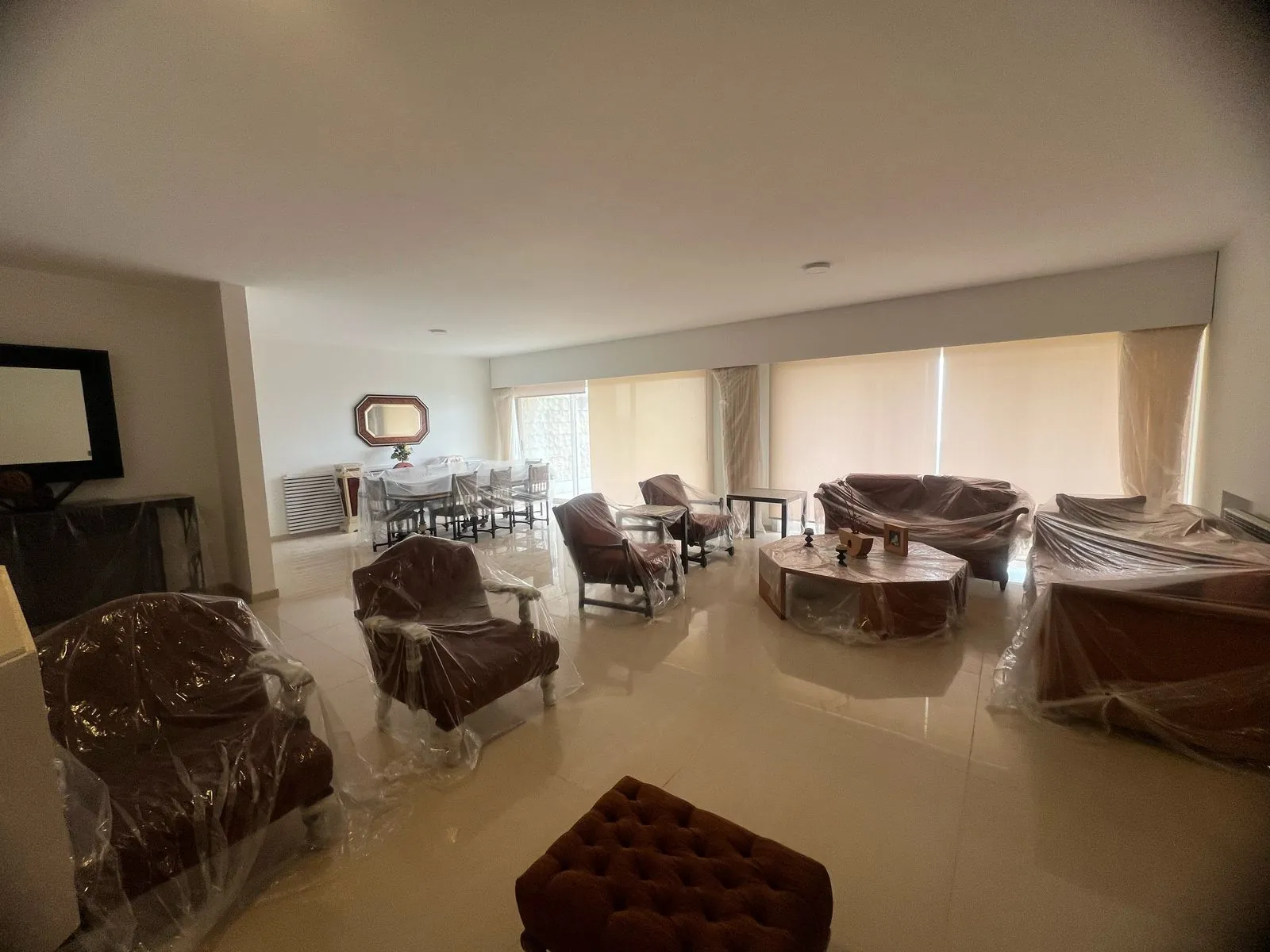 Spacious Chalet With Garden For Rent in Fakra Club — الصورة 3