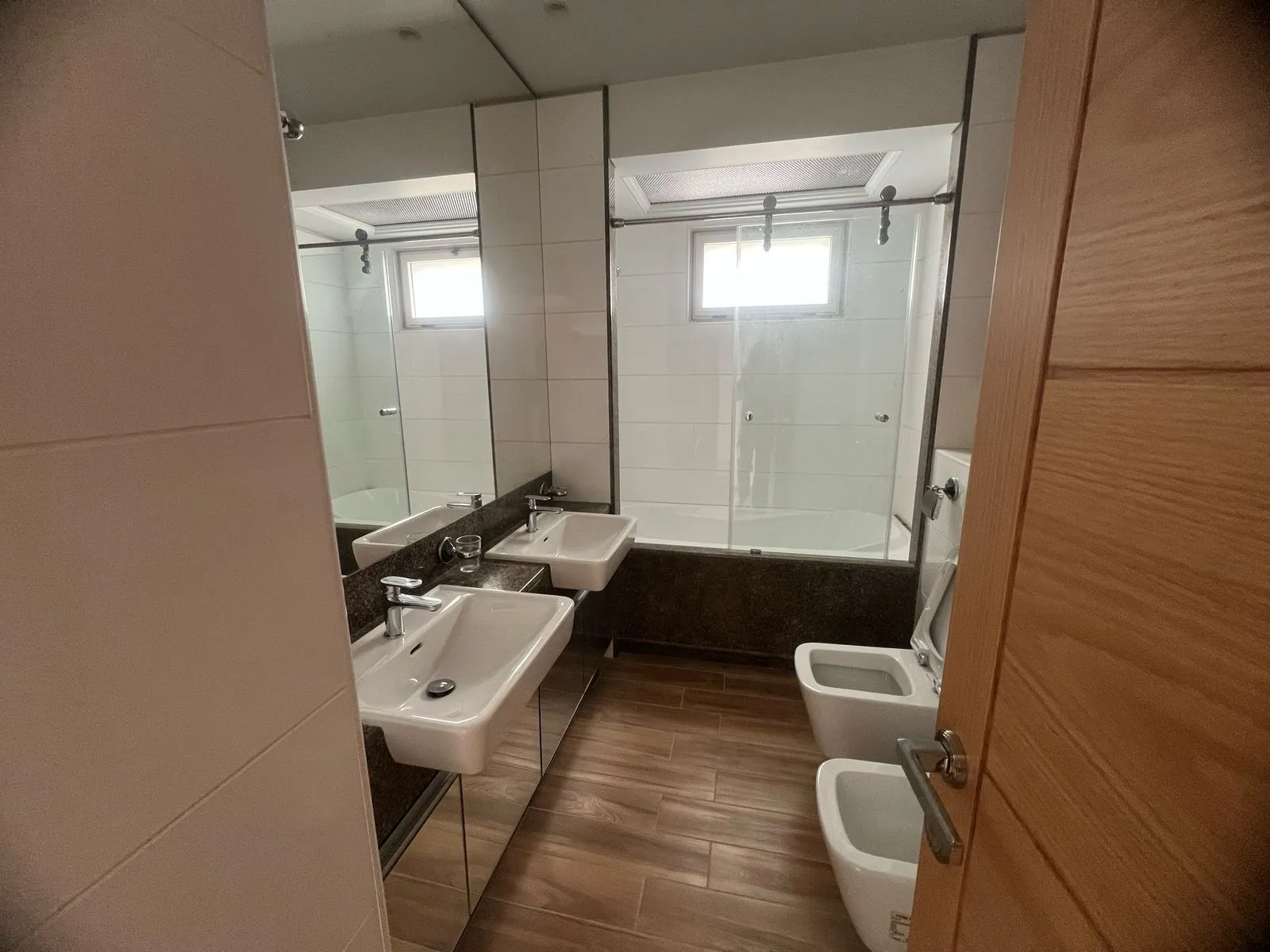 Chalet With High-End Finishing For Rent in Fakra Club — الصورة 6