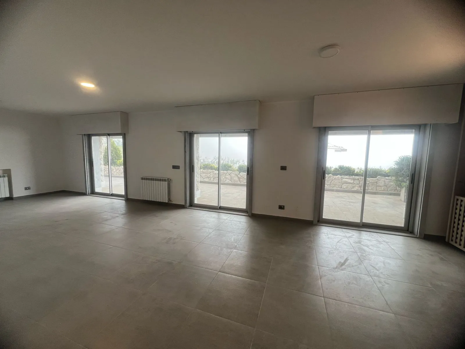 Luxurious Town House For Rent in Fakra Club