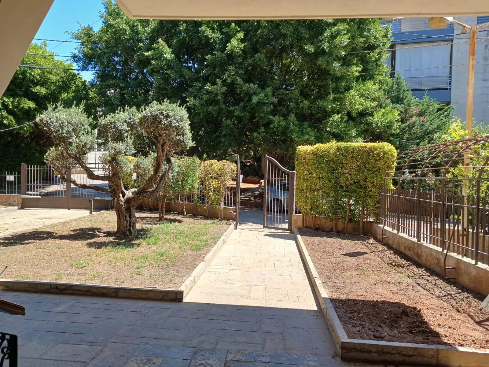 One-OF-A-Kind Villa For Rent in Calm Area in Rabieh — الصورة 2