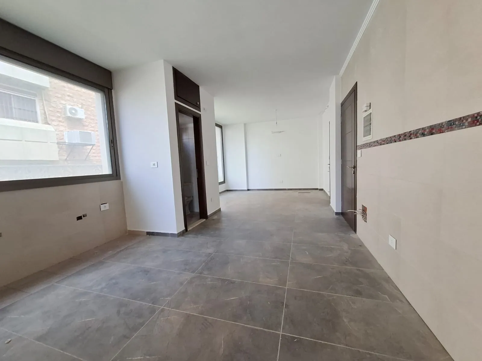 Spacious 3-Bedroom Apartment With Garden For Sale in Shayle — الصورة 3