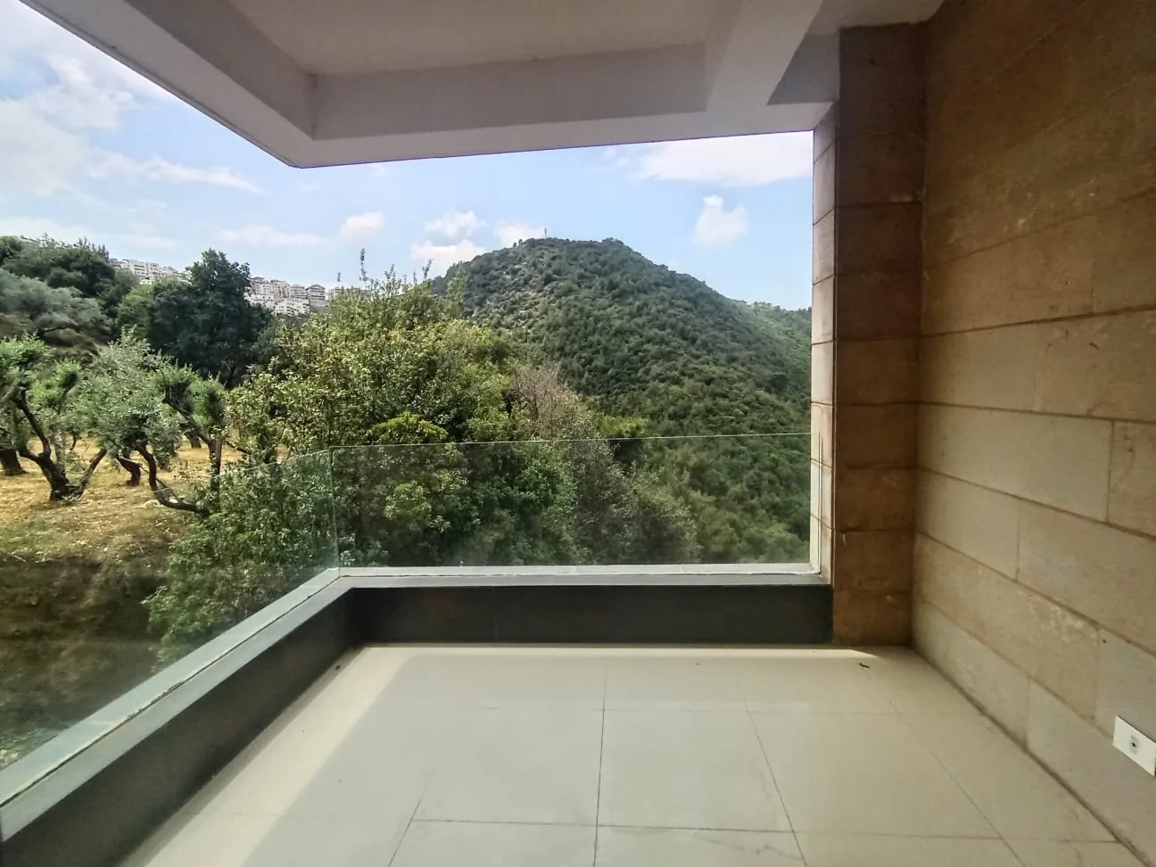 Furnished Chalet With Mountain View For Rent in Zikrit — الصورة 2