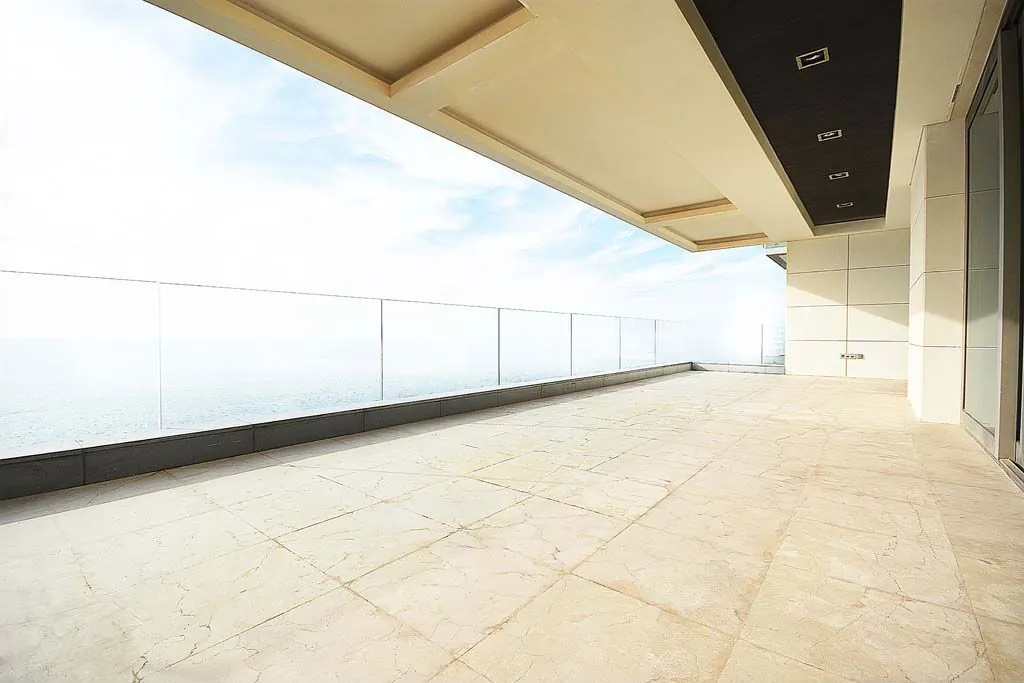Luxurious & High-End Apartment with Sea view For Sale in Rawche, Ras Beirut — الصورة 2