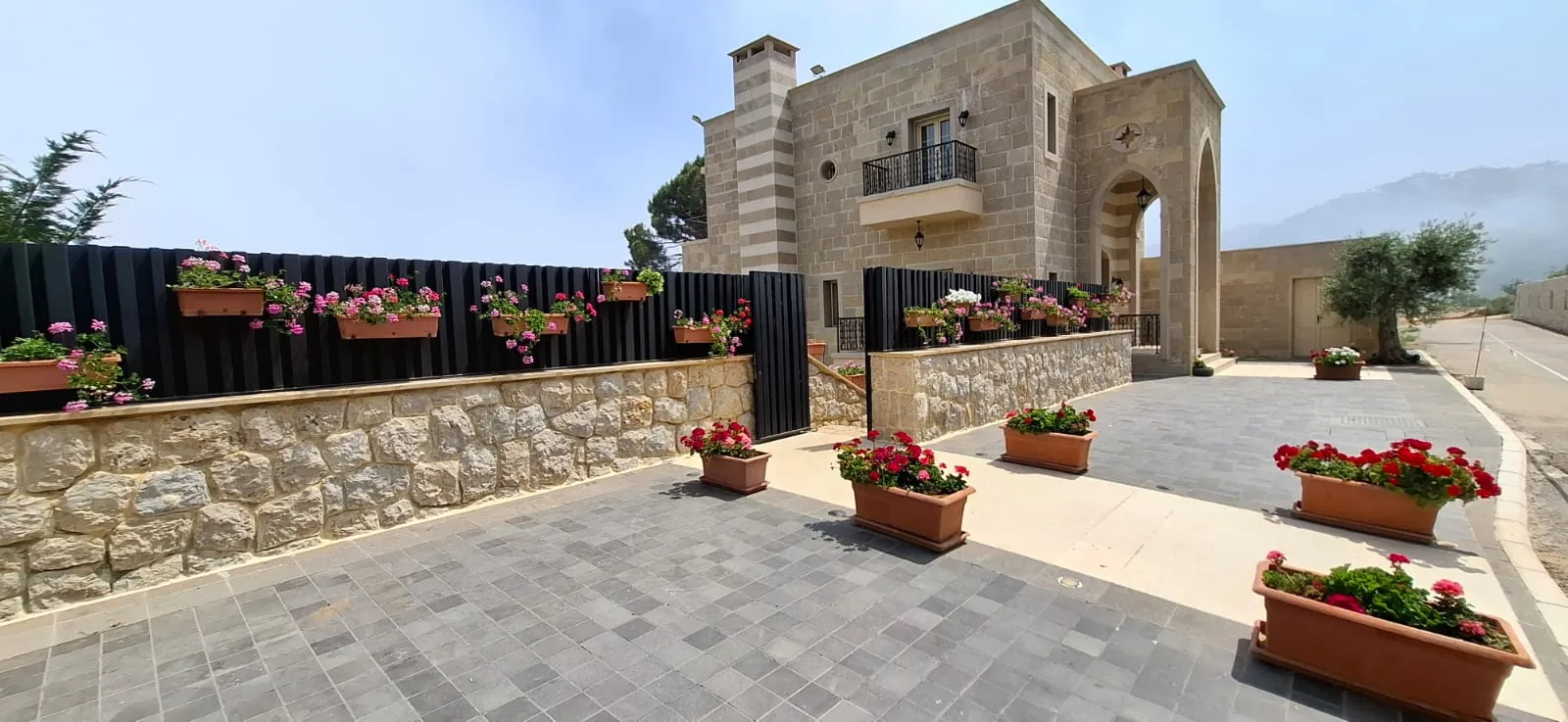 Fully Furnished Decorated Villa For Rent in Gated Community In Bikfaya — الصورة 2