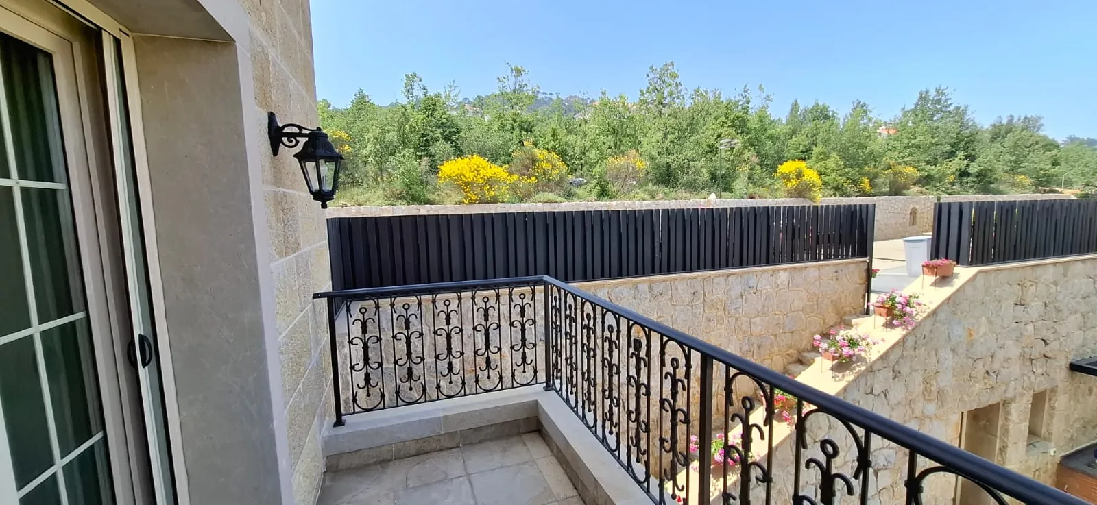 Fully Furnished Decorated Villa For Rent in Gated Community In Bikfaya — الصورة 8