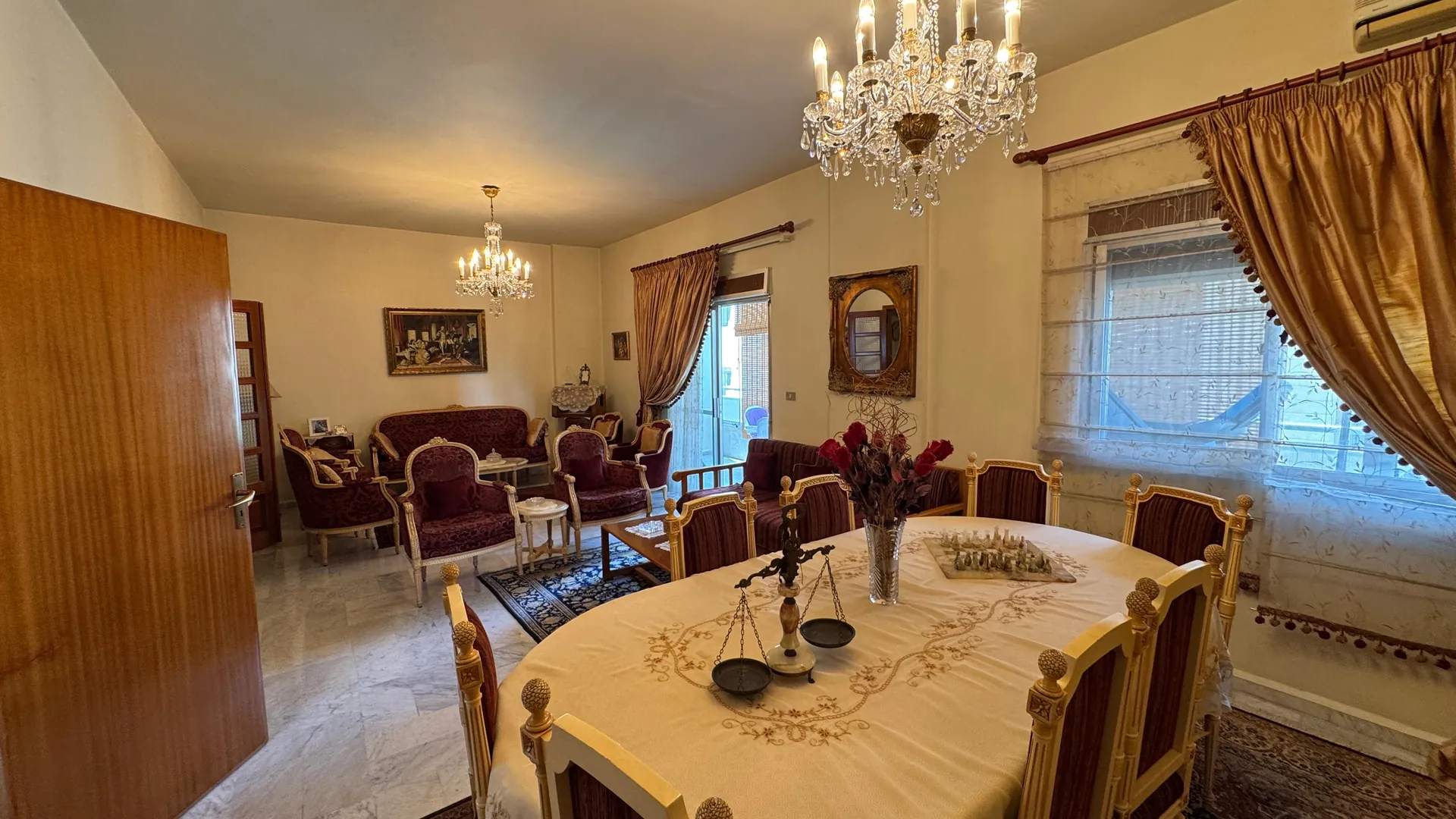 Fully Furnished Apartment For Rent in Mazraat Yachouh — الصورة 2