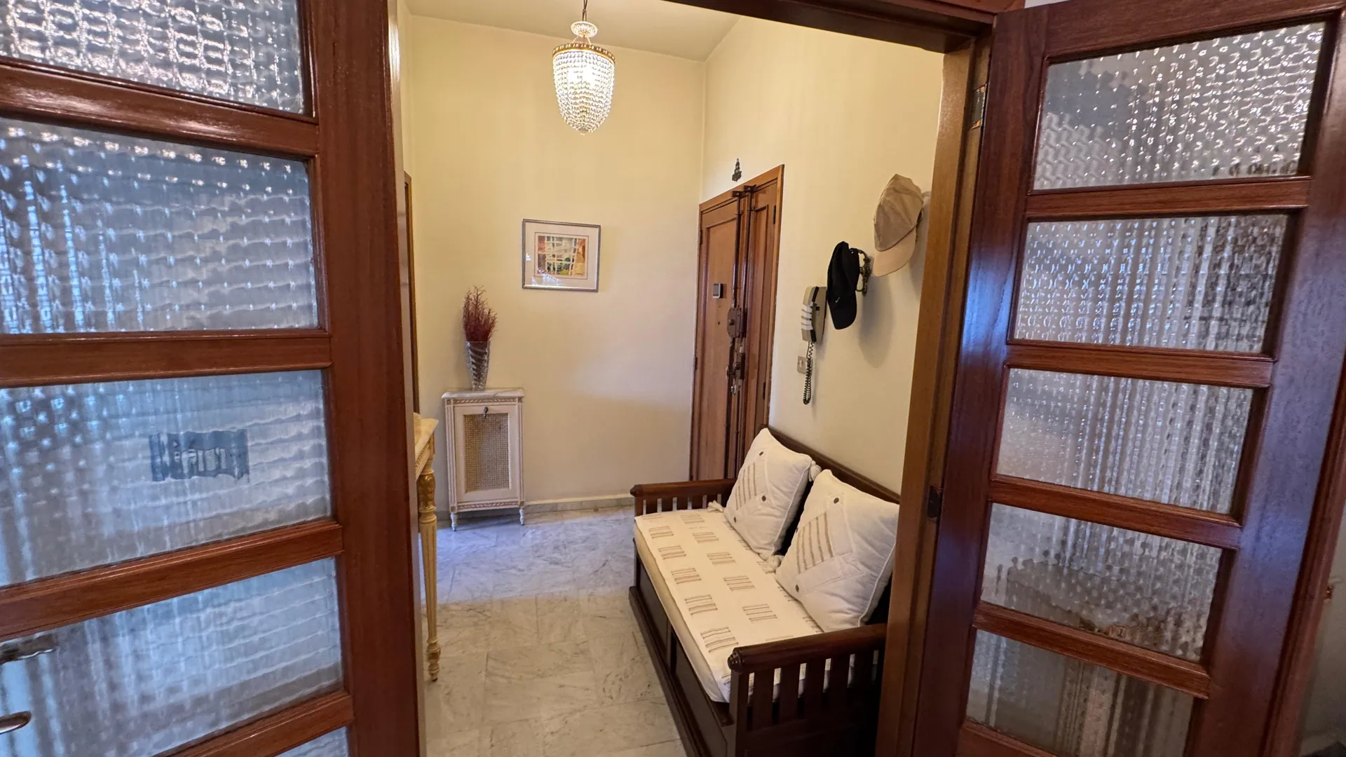 Fully Furnished Apartment For Rent in Mazraat Yachouh — الصورة 3