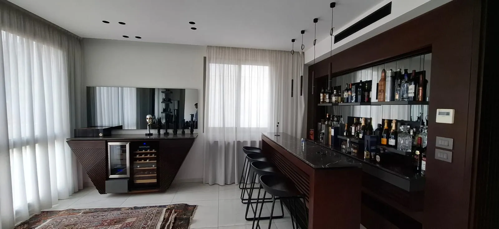 Fully Furnished Decorated High-End Apartment For Sale in Bsalim