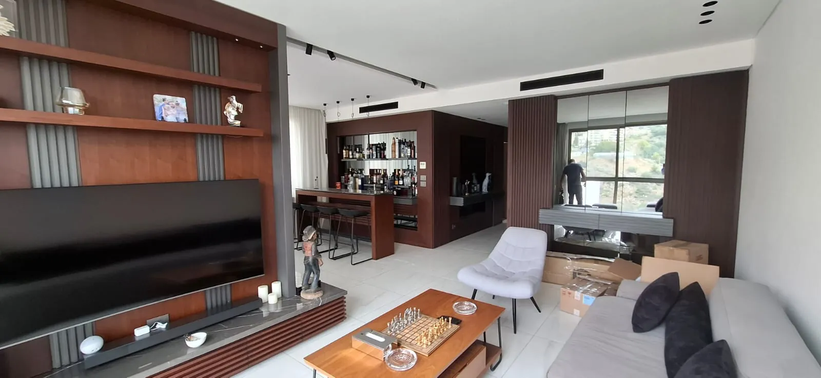 Fully Furnished Decorated High-End Apartment For Sale in Bsalim — الصورة 3