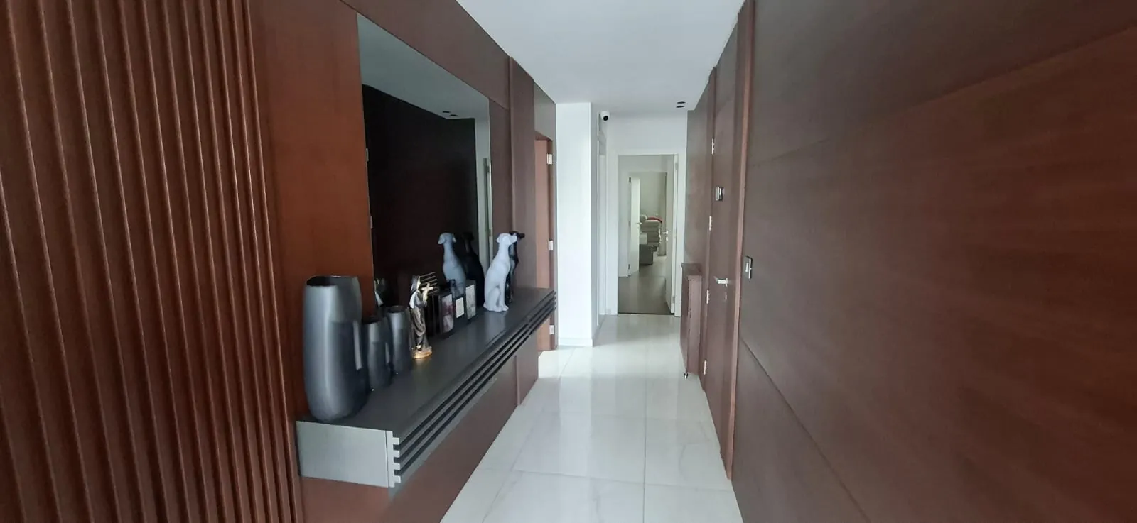 Fully Furnished Decorated High-End Apartment For Sale in Bsalim — الصورة 4