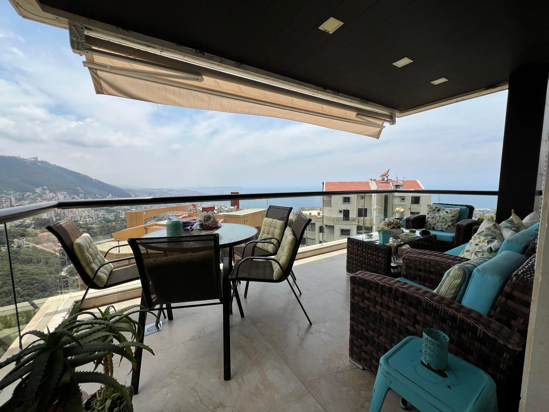 Spacious Apartment with Sea View For Sale in Kfarhbeib — الصورة 2