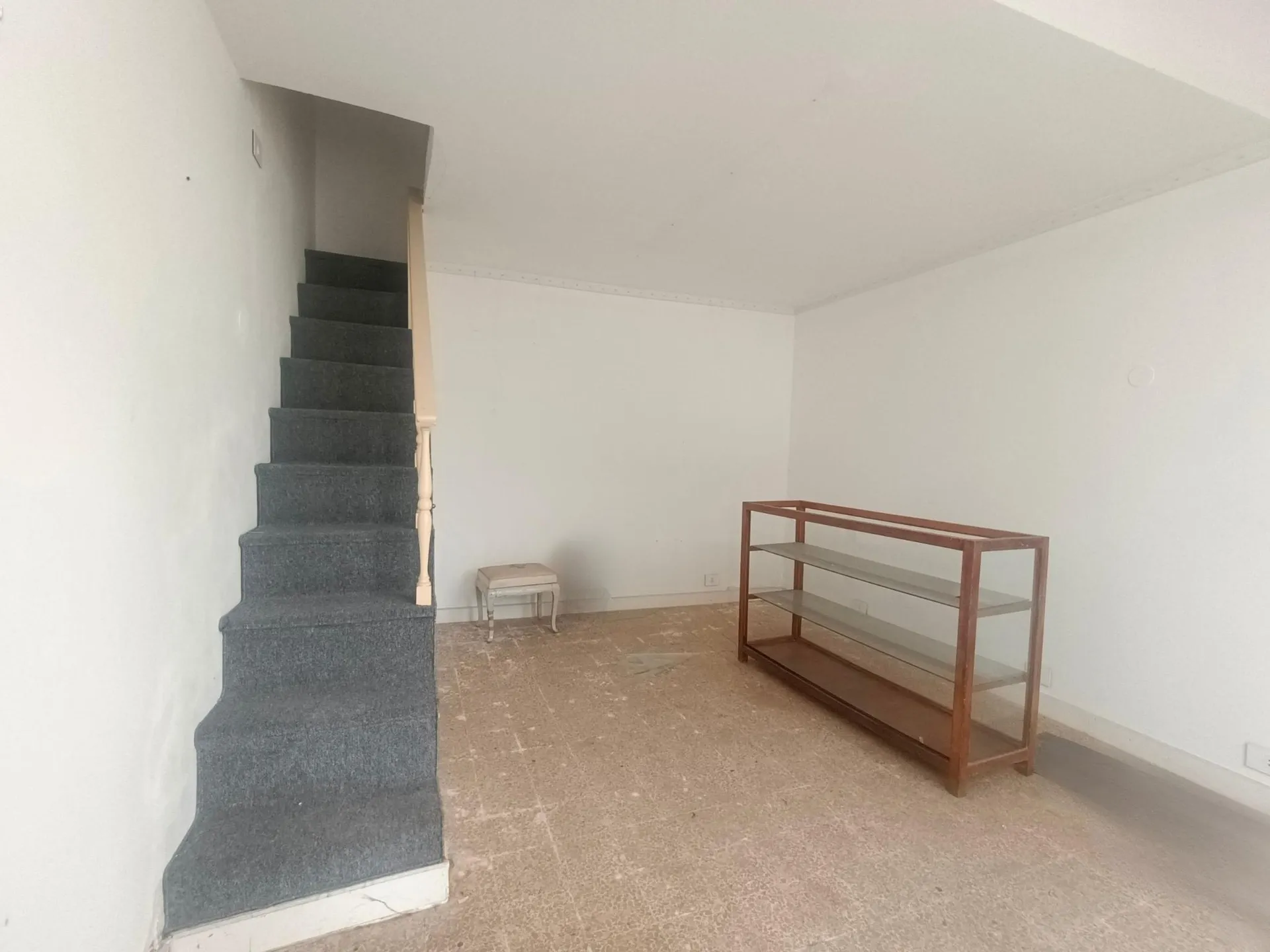 30 SQM Shop For Rent in Achrafieh, Sursock — الصورة 2