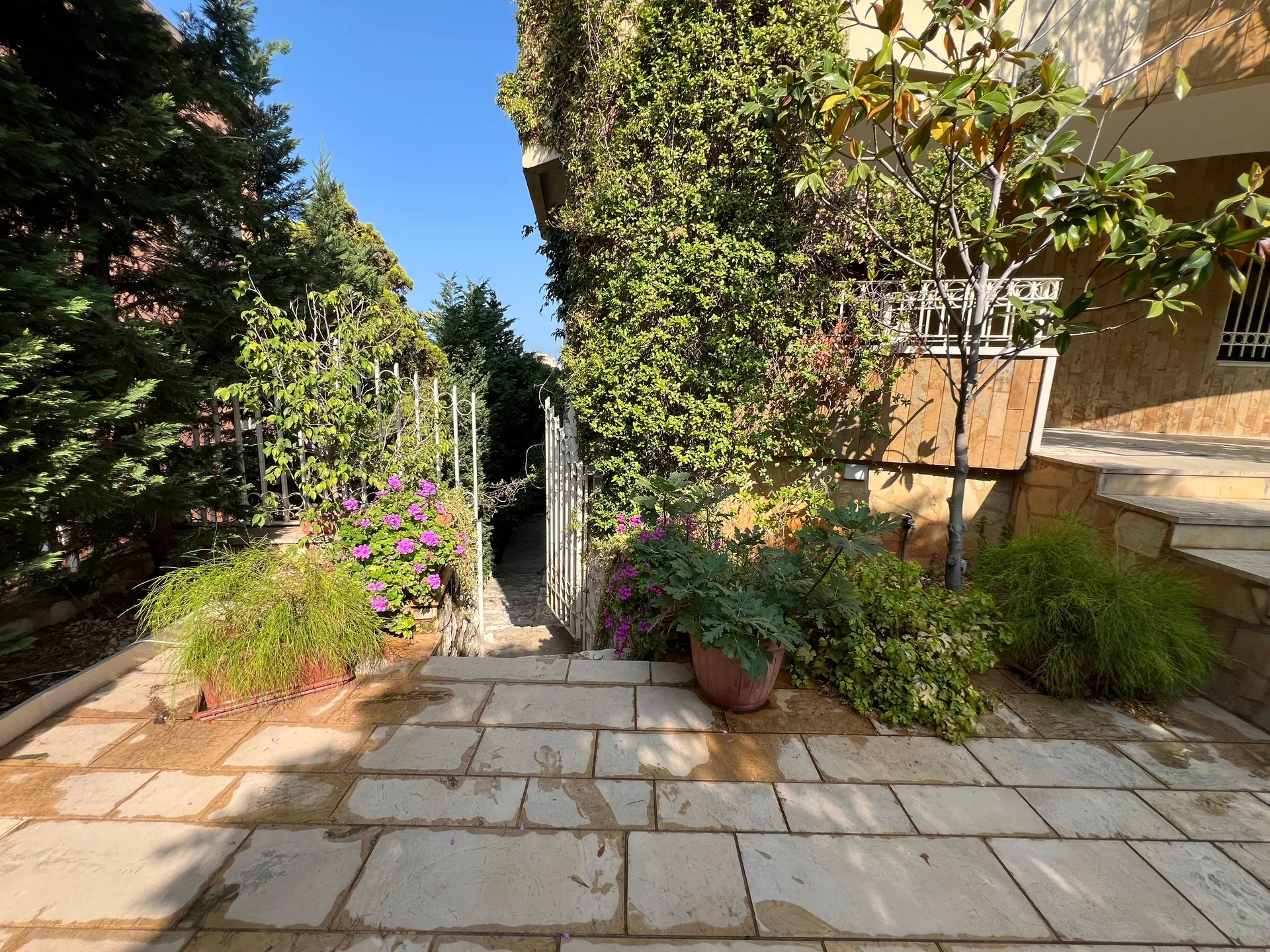 Charming Villa For Sale In The Heart Of Aamchit — الصورة 3