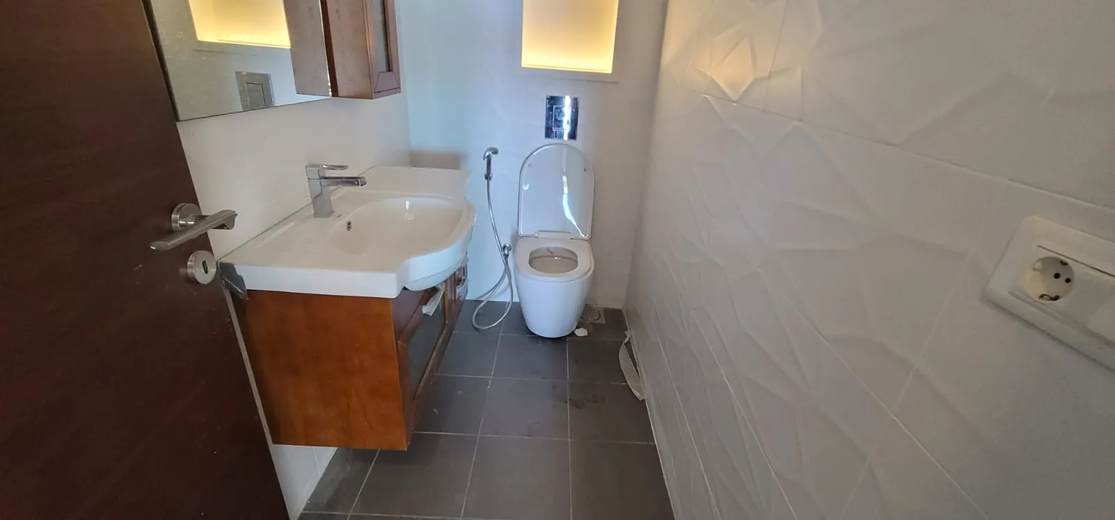 Super Deluxe Duplex For Sale in a Prime Location in Sahel Alma — الصورة 9