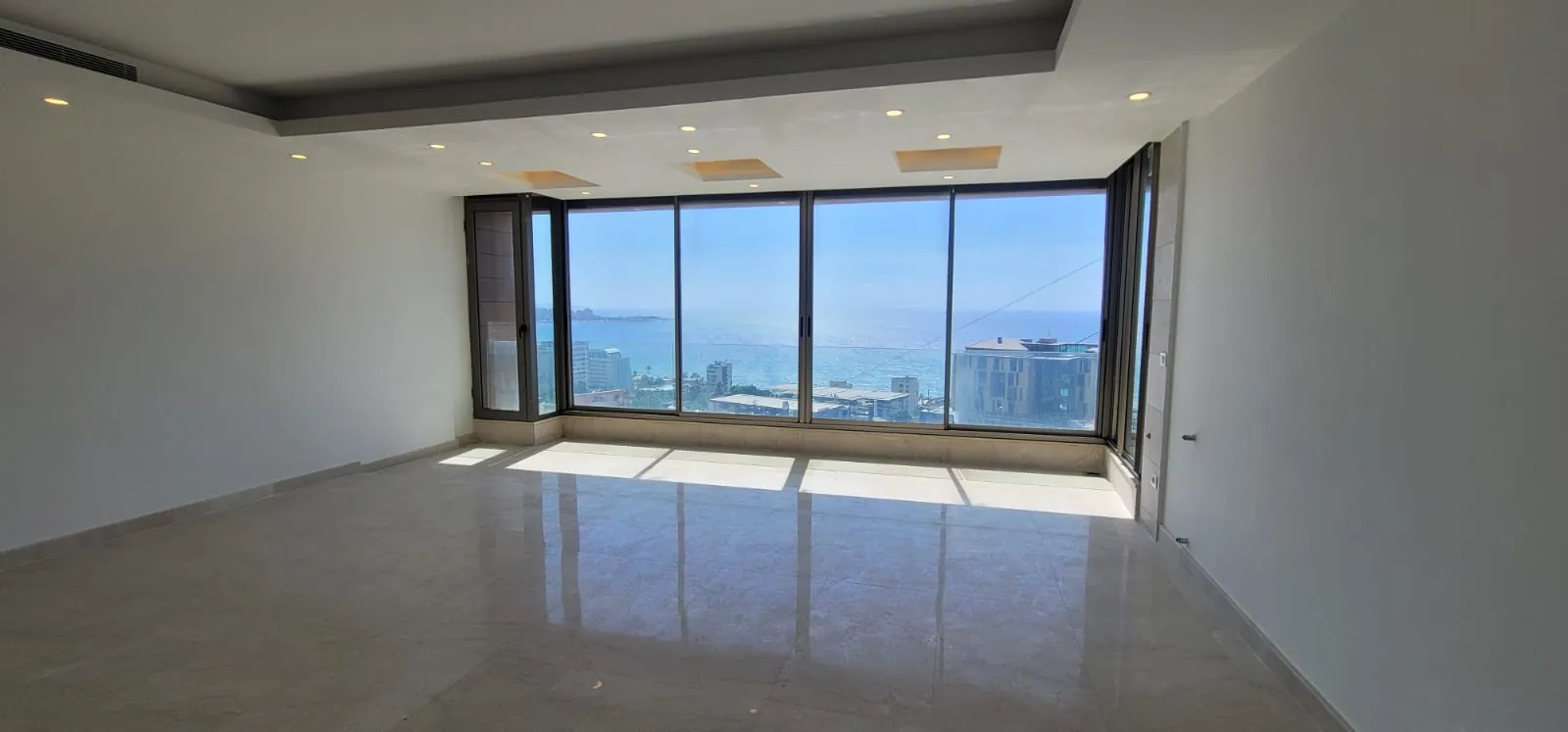 Spacious Apartment For Sale in Prime Location in Sahel Alma — الصورة 2