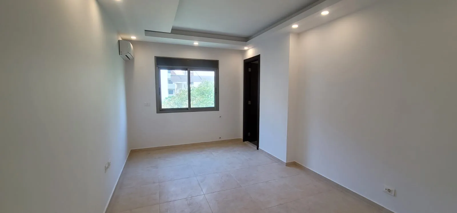 Spacious Apartment For Sale in Prime Location in Sahel Alma — الصورة 4