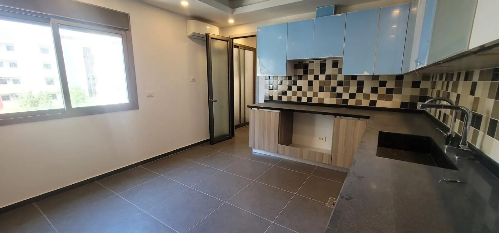 Spacious Apartment For Sale in Prime Location in Sahel Alma — الصورة 6
