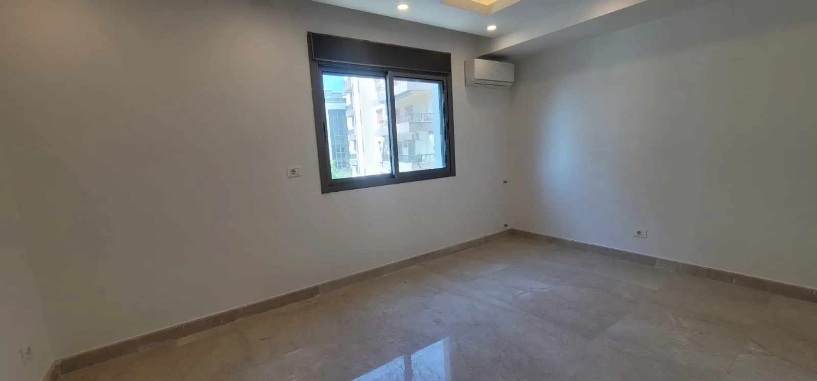 Spacious Apartment For Sale in Prime Location in Sahel Alma — الصورة 8