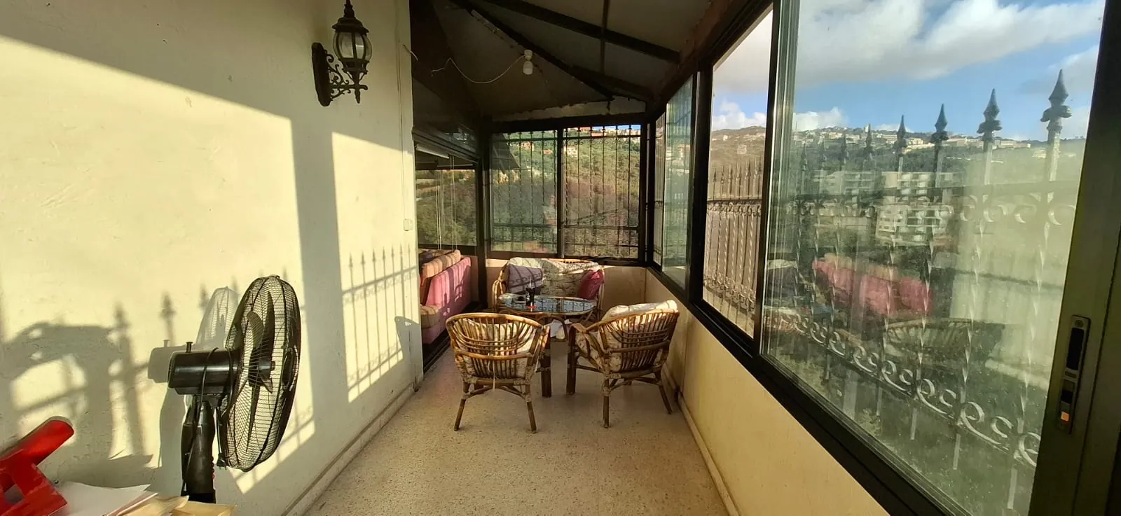 Hot Deal ! Apartment With Terrace For Sale in Qannabet Broumana — الصورة 3