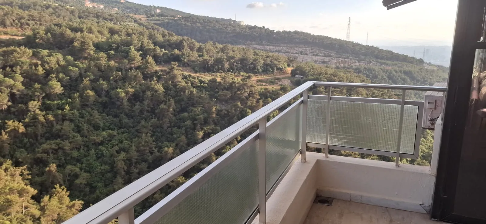 Hot Deal ! Apartment With Terrace For Sale in Qannabet Broumana — الصورة 4