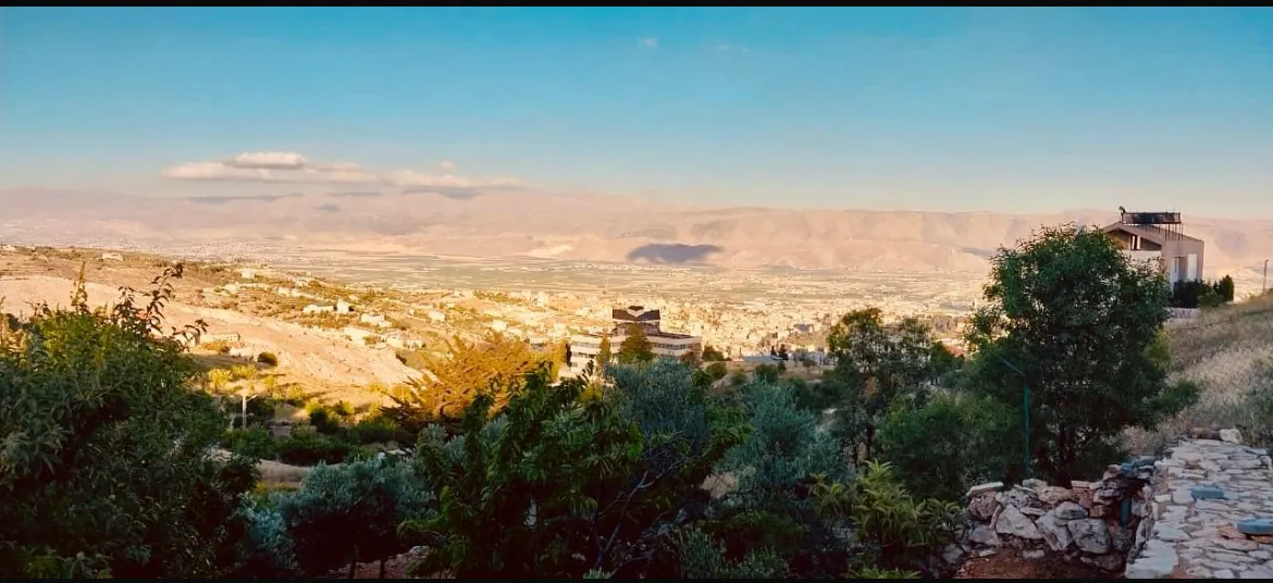 Old Lebanese-Style House With A Spacious Land For Sale in Dhour, Zahle — الصورة 3