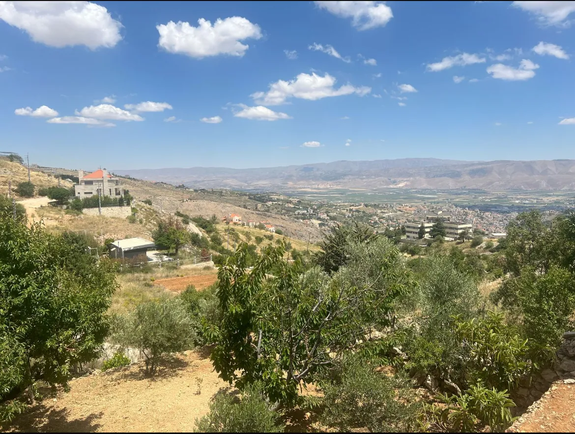 Old Lebanese-Style House With A Spacious Land For Sale in Dhour, Zahle — الصورة 7
