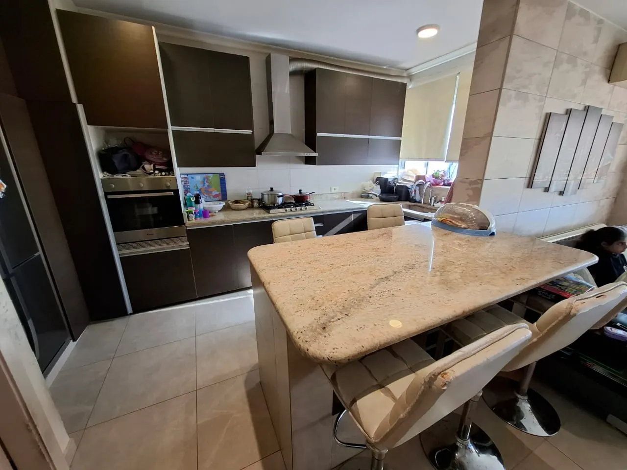 Cozy 2-Bedroom Apartment For Sale in A Prime Location In Ballouneh — الصورة 3