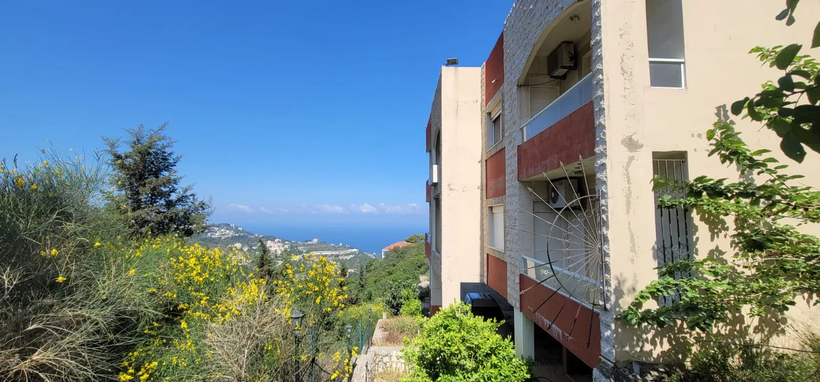 Building With Garden & Open View For Sale in Ghedras — الصورة 6