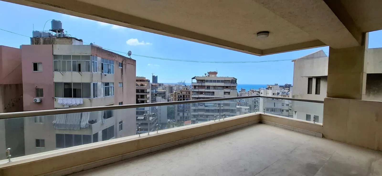 Spacious Apartment With Nice View For Sale in A Prime Location in Zalka — الصورة 2