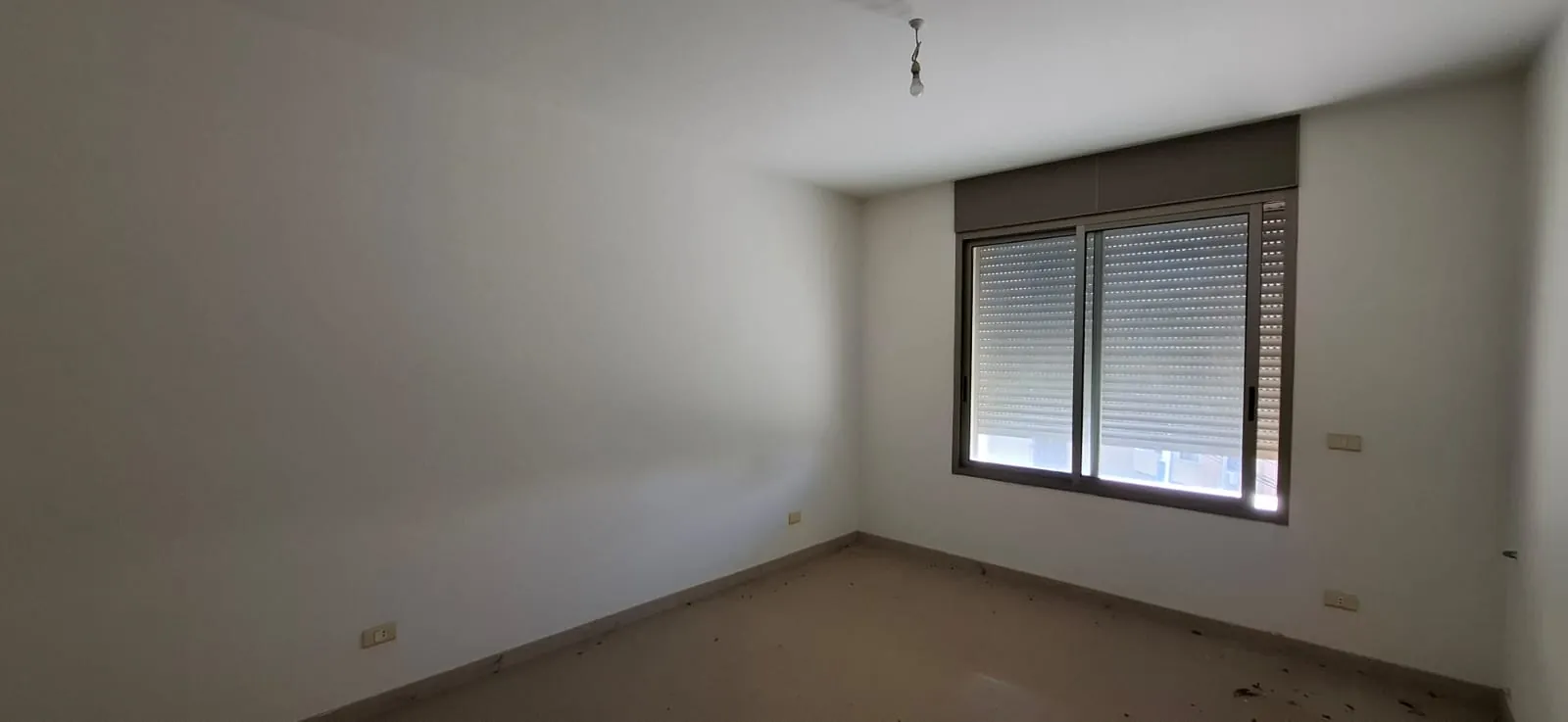 Spacious Apartment With Nice View For Sale in A Prime Location in Zalka — الصورة 6