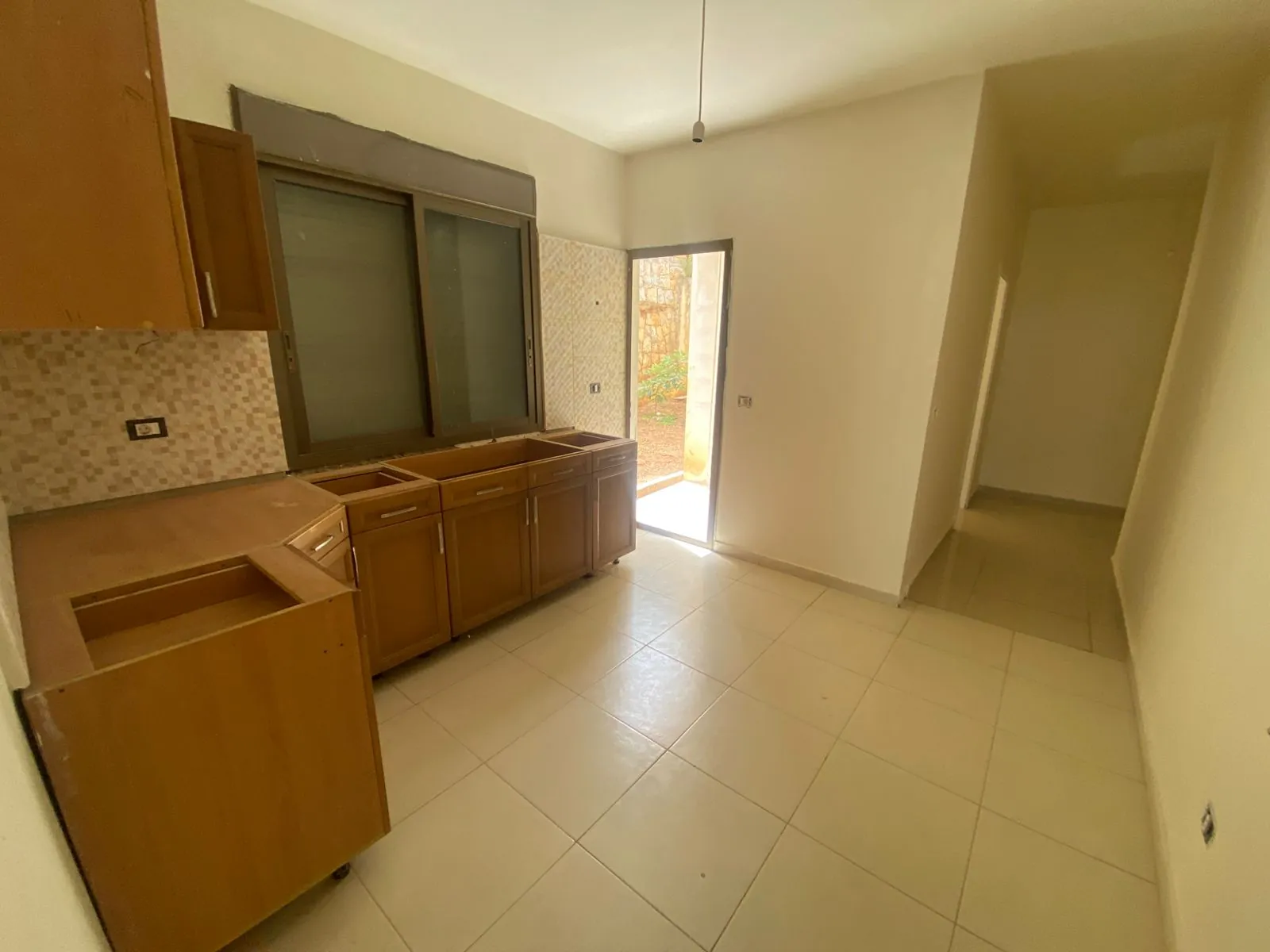 3-Bedroom Apartment With Garden For Rent in Elissar — الصورة 3