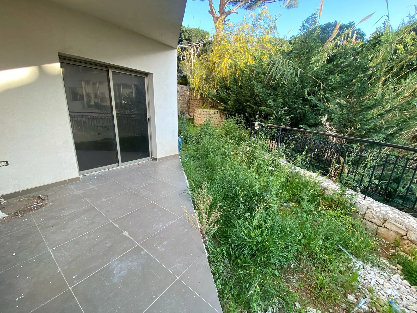 Spacious Apartment With Large Terrace For Sale In Dik El Mehdi — الصورة 2