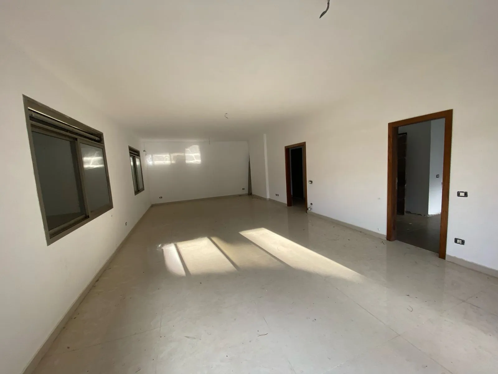 Spacious Apartment With Large Terrace For Sale In Dik El Mehdi — الصورة 3