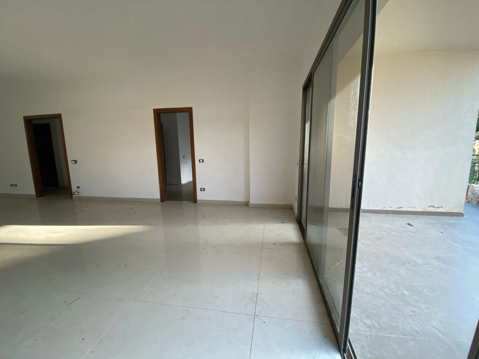 Spacious Apartment With Large Terrace For Sale In Dik El Mehdi — الصورة 5