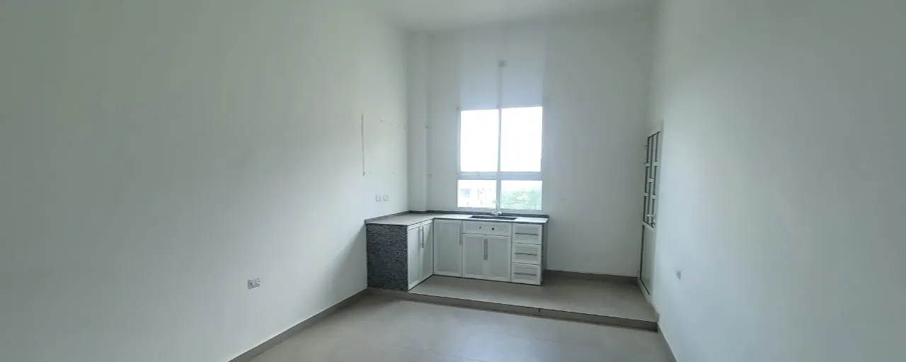 Commercial building for Rent in A Prime Location in Hazmieh — الصورة 4