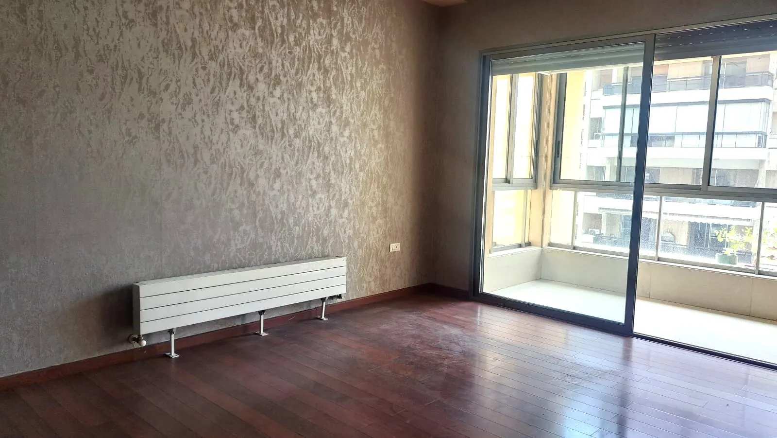 Spacious & Beautifully Designed Apartment For Sale in Tallet Al Khayat — الصورة 10