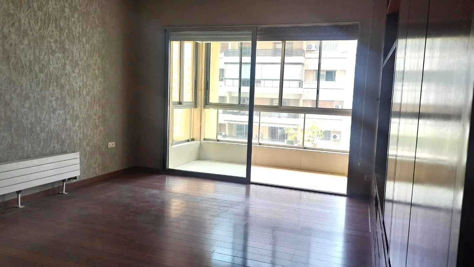 Spacious & Beautifully Designed Apartment For Sale in Tallet Al Khayat — الصورة 4