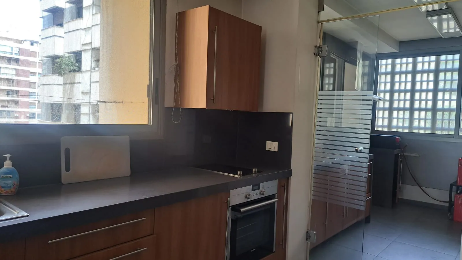 Spacious & Beautifully Designed Apartment For Sale in Tallet Al Khayat — الصورة 6