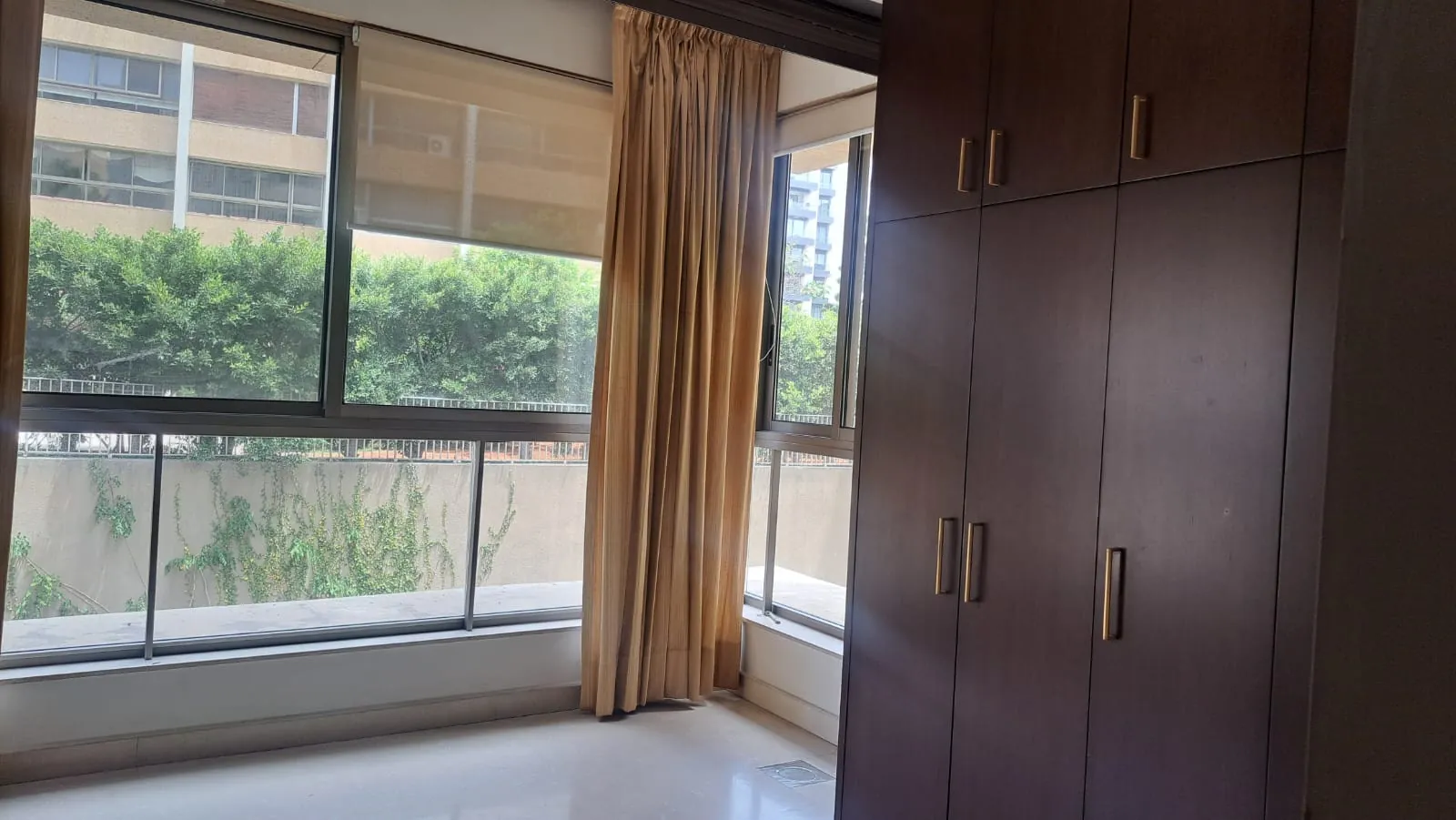 Spacious & Beautifully Designed Apartment For Sale in Tallet Al Khayat — الصورة 8